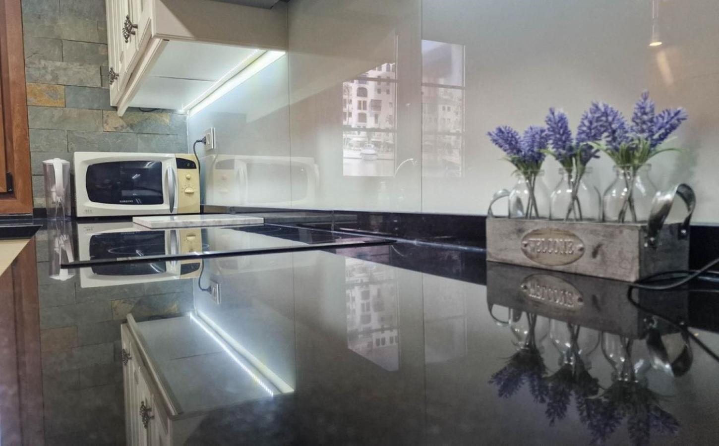 Duquesa Port Appartement Manilva Buitenkant foto